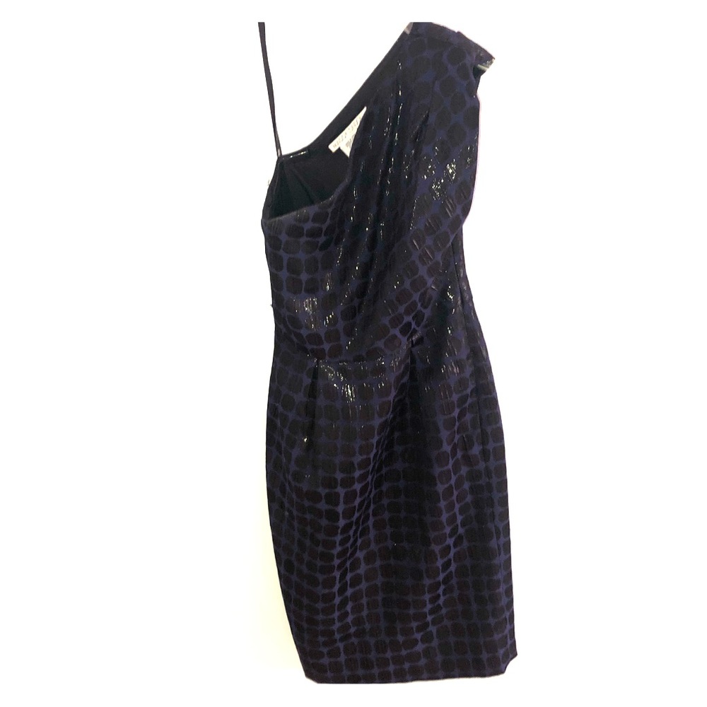 It’s a super cute navy blue dress